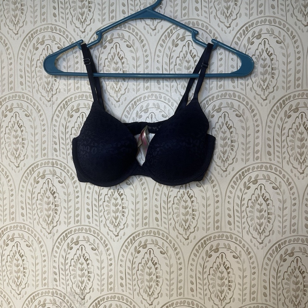 Pink Victoria Secret Womens Bra Size 34C Everyday‎ Tshirt Dark Blue Cheeta Print